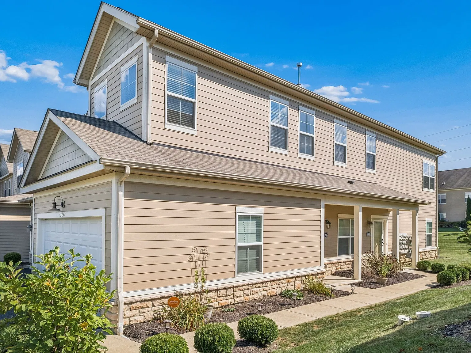 3 bed, 2000 sqft, $2,499 — Photo 3