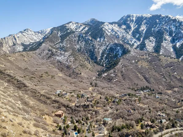 10480 S Seven Springs Cir, Sandy, UT 84092