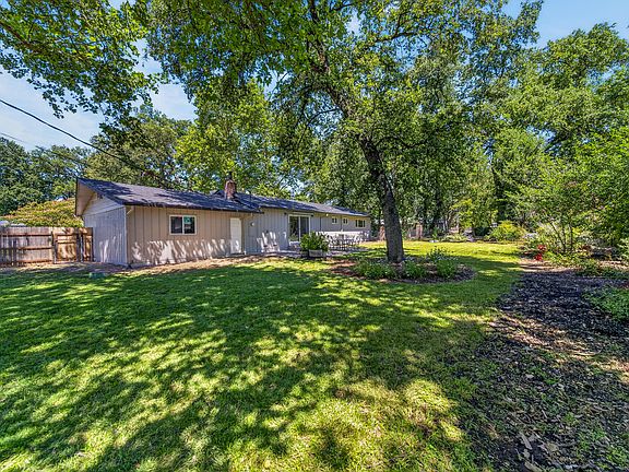 2nd image of 8669 Leonard Dr