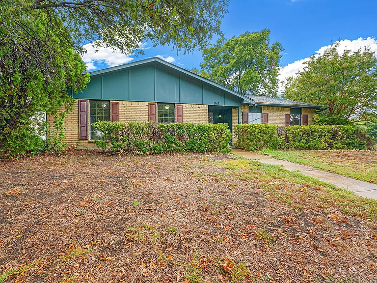 848 Shenandoah Dr — Photo 3