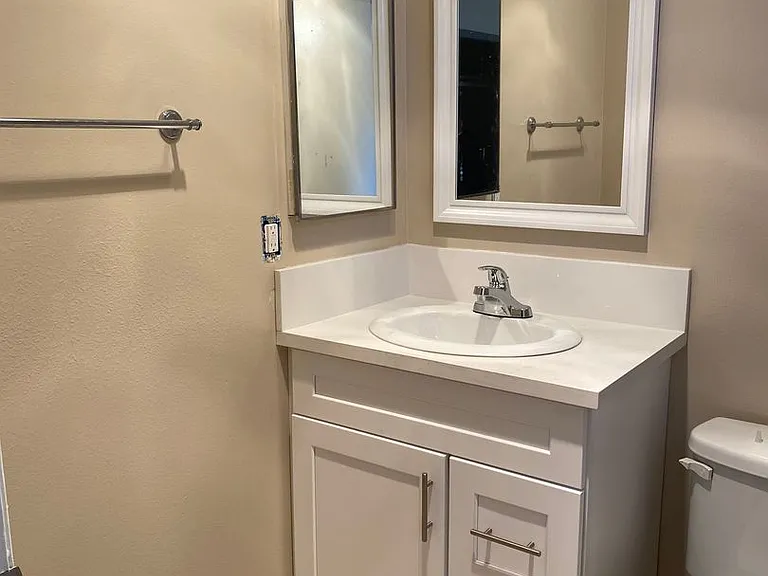 405 W Alameda Ave #J — Photo 12