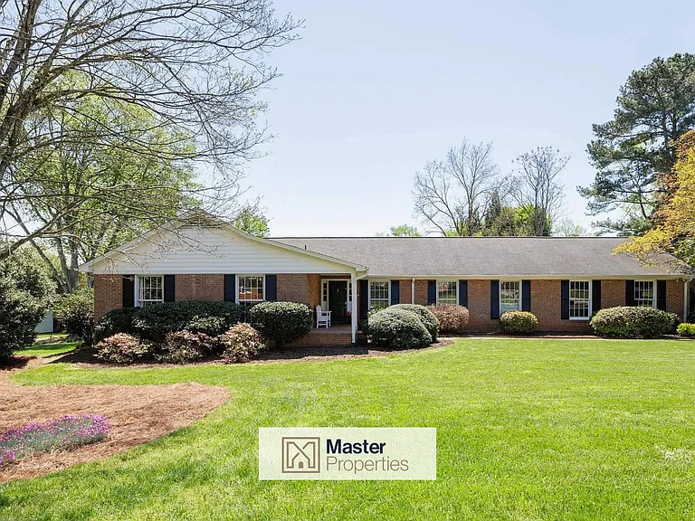 512 Devenger Rd — Photo 1
