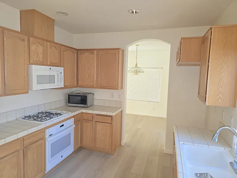 549 Cascade Dr — Photo 5