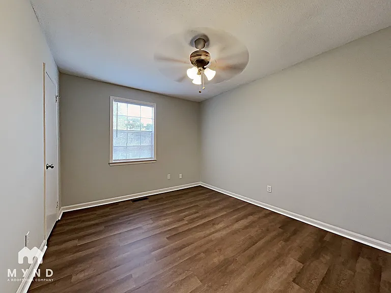 2624 Garry St — Photo 10