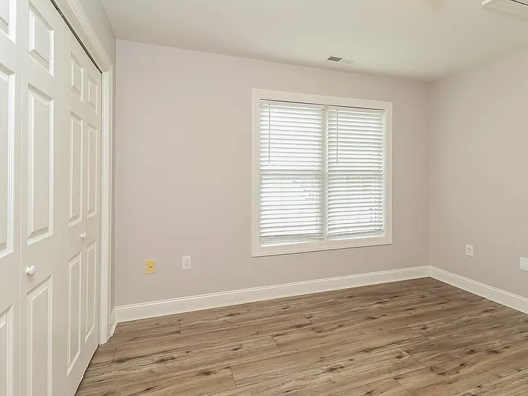 1052 Enderbury Dr — Photo 13