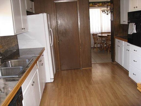 5th image of 920 Elaine Dr