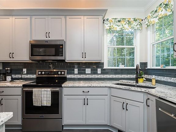 3rd image of 417 Turnberry Dr