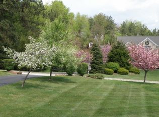 11 Meadow Ridge Ln, Lafayette, NJ 07848