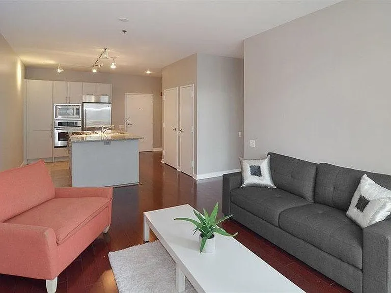 653 N Kingsbury St #1004 — Photo 4