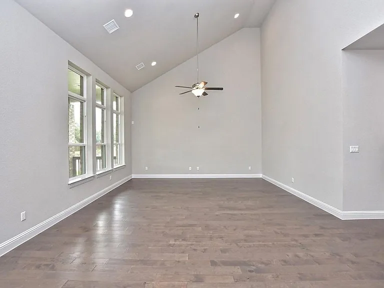 813 Palamos Dr — Photo 15
