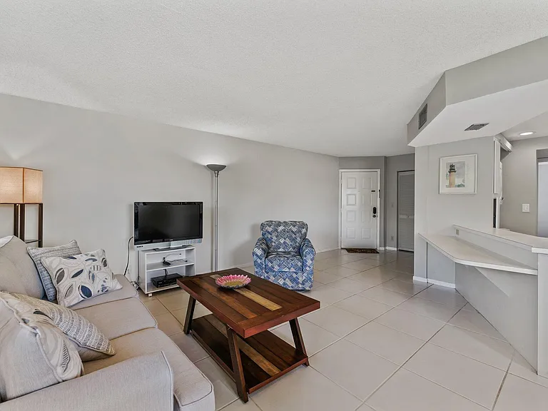 1605 S US Highway 1 #D301 — Photo 11