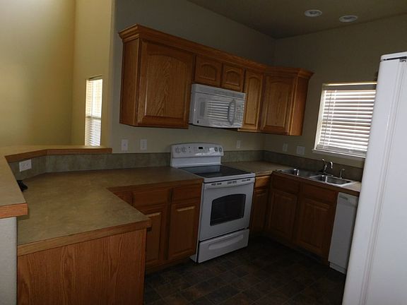 5th image of 150 Fox Hills Dr