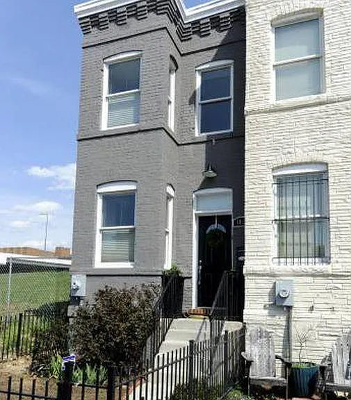 1012 7th St SE — Photo 2