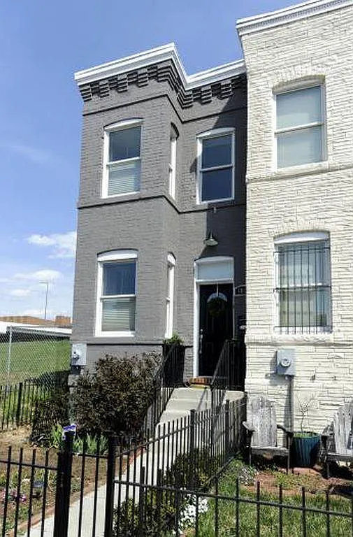 Building Photo - 1012 7th St SE