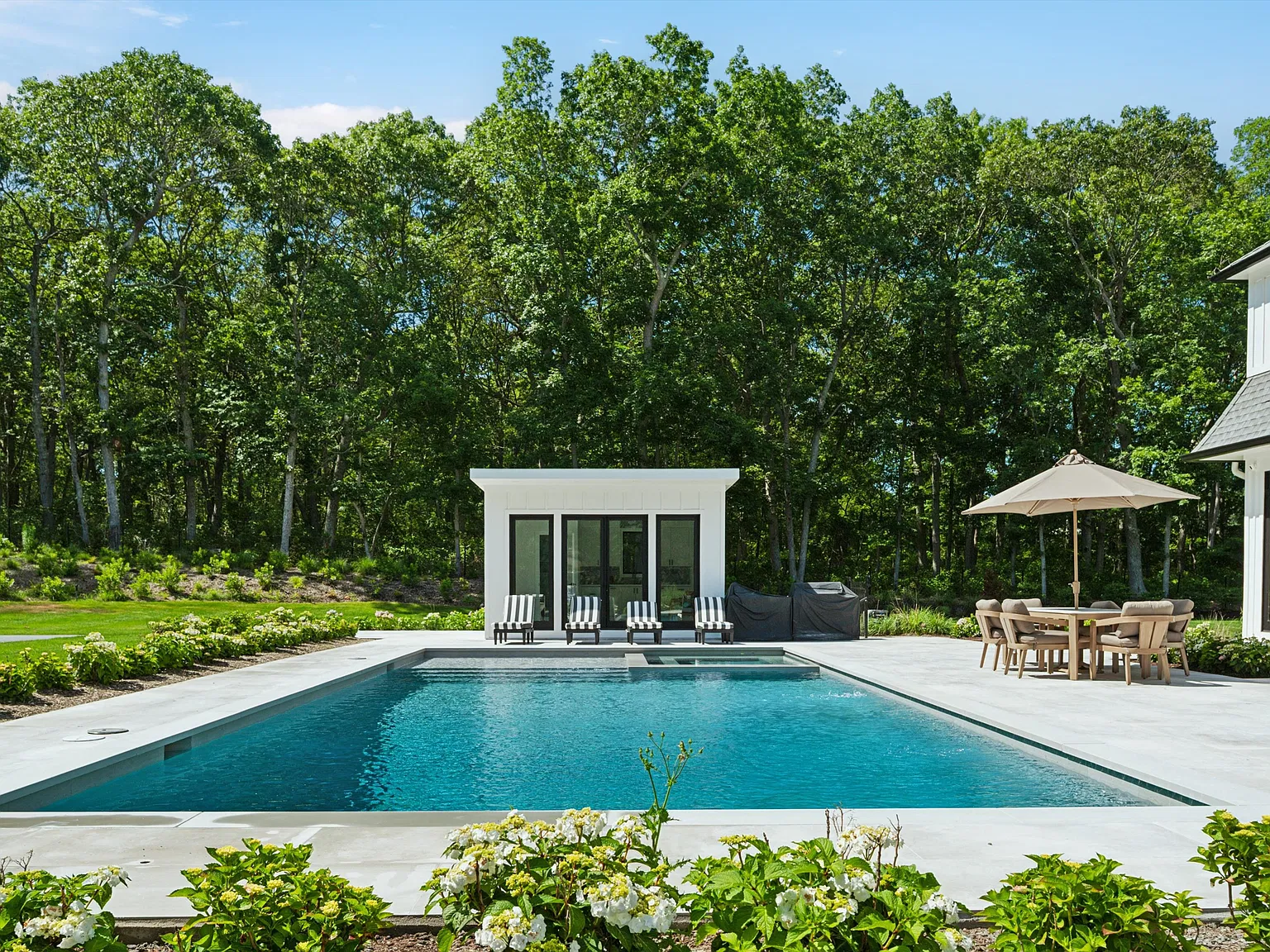 Luxury Hamptons Estate — Photo 3