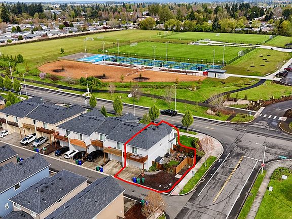 4th image of 2398 SE Palmquist Rd