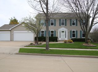 4208 N Woodridge Dr, Appleton, WI 54913