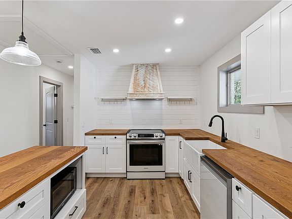 2nd image of 215 Harper St