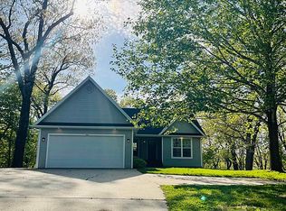 55 Riley Ridge Rd, Linn Creek, MO 65052