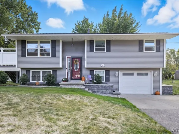 28 Manor Ln, Middleport, NY 14105