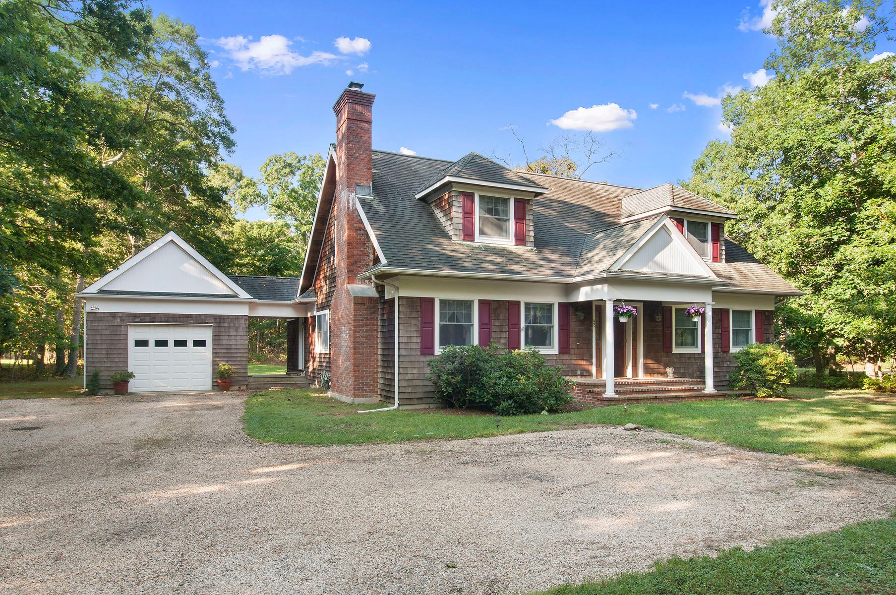 42 Manor Ln South in East Hampton Out East