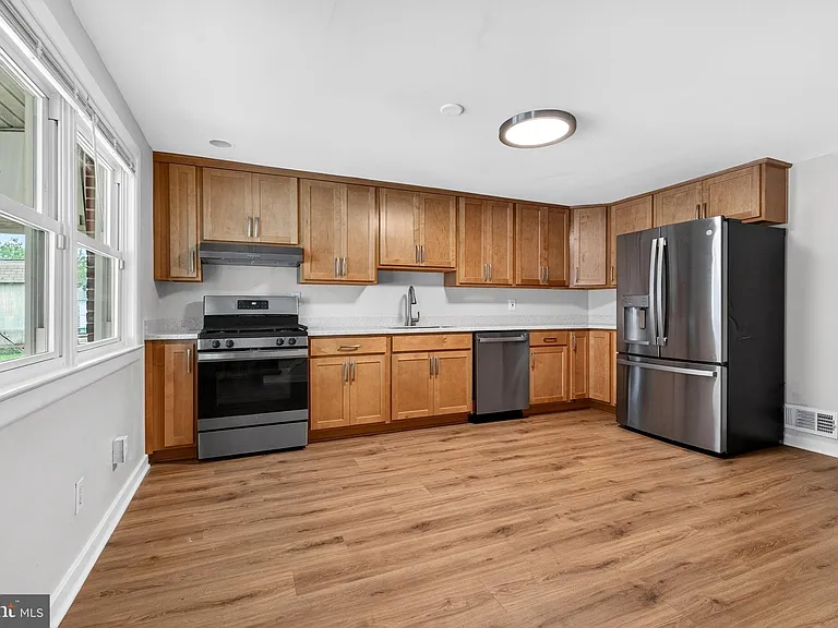 7860 Saint Claire Ln — Photo 13