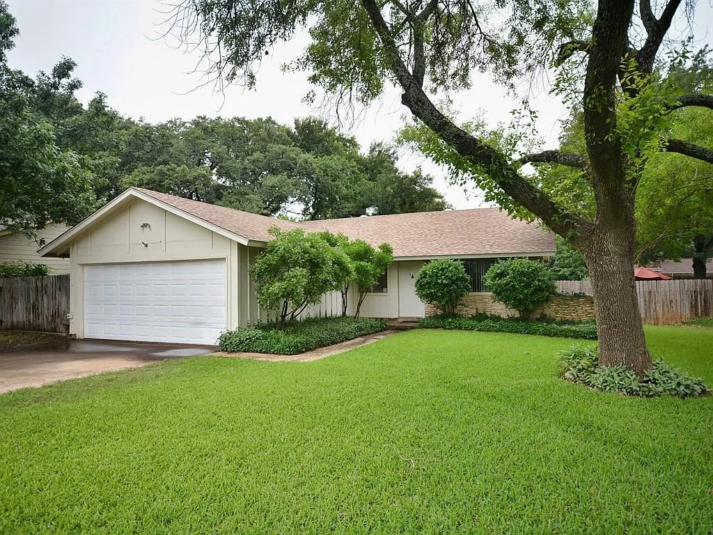 3 bed, 2.0 bath, 1200 sqft, $2,100 — Photo 1