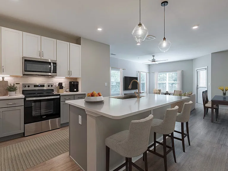 Paxton Place Apartments — Photo 2