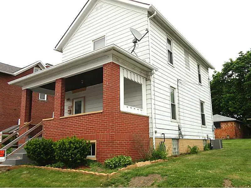 1637 Poplar St photo 1