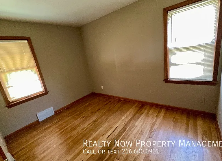 5200 Miller Ave — Photo 13