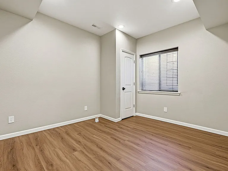 614 W 170th Pl — Photo 34