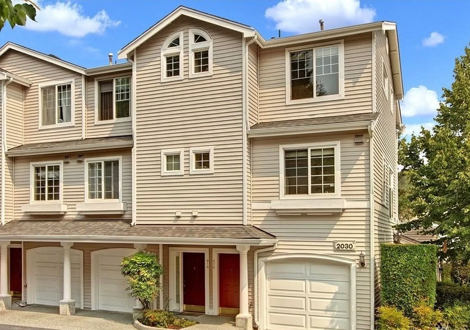 Bellevue Townhouse — Photo 1