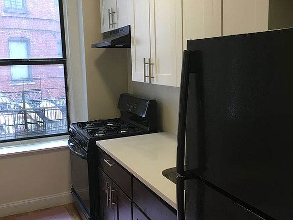 3rd image of 525 E 21st St APT 1A