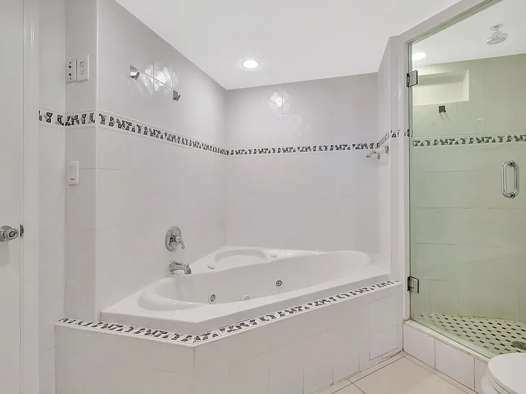 345 Ocean Dr #305 — Photo 15