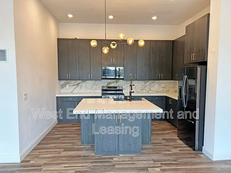 West Pines Townhomes — Photo 4
