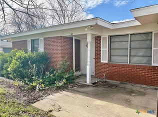 106 N 1st St, Little River Academy, TX 76554