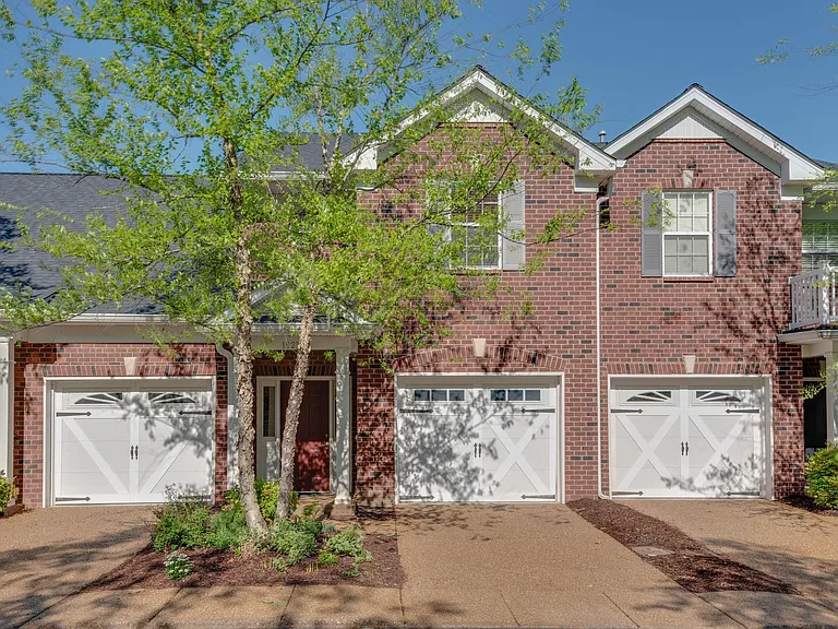 1823 Brentwood Pointe #1823 — Photo 1