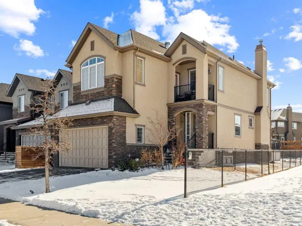 33 N Quarry Hts SE, Calgary, AB T2C 5H7