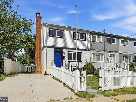 2nd image of 2112 Columbia Pl