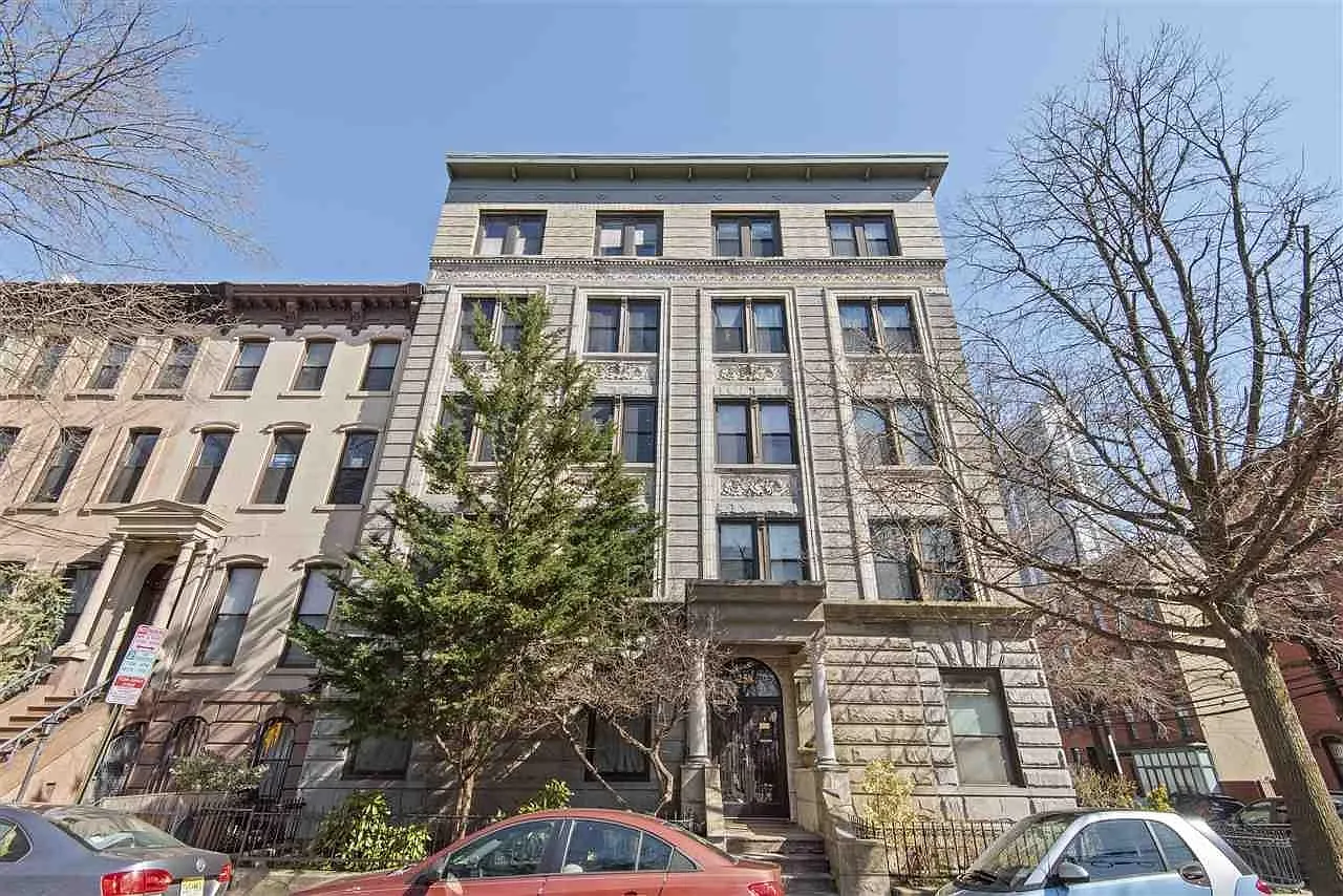 2 bed, 2.0 bath, 1096 sqft, $4,600 — Photo 1