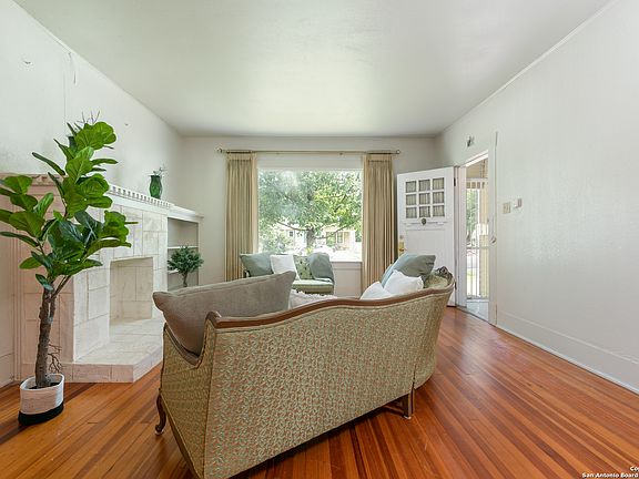 5th image of 1034 W Kings Hwy