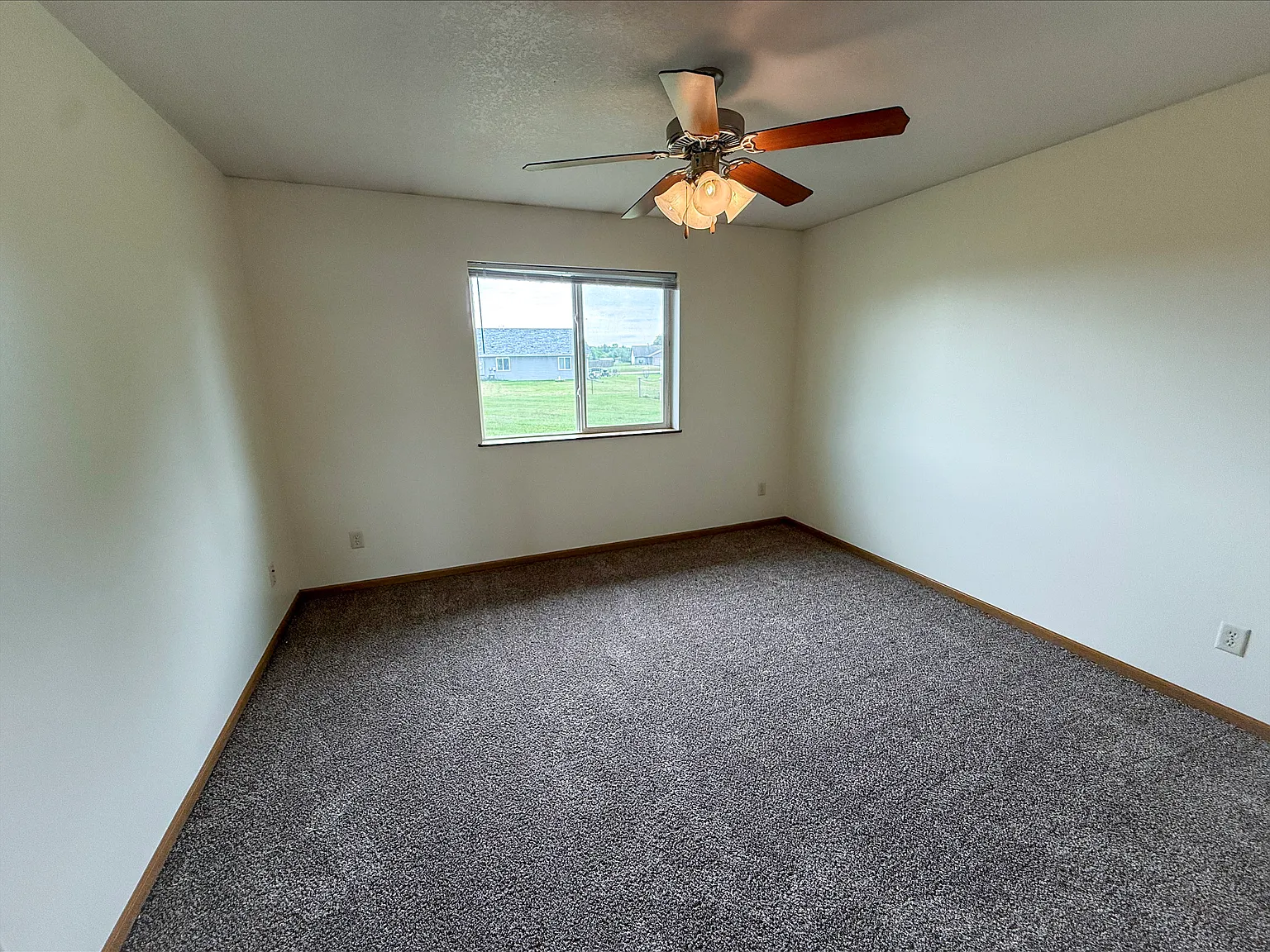 2 bed, 965 sqft, $1,295 — Photo 3