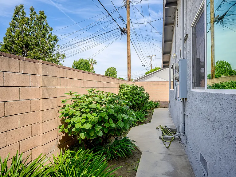 609 N Fairview St — Photo 28