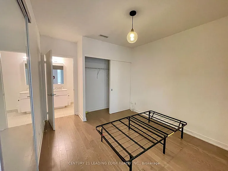 25 Richmond St E #421 — Photo 13