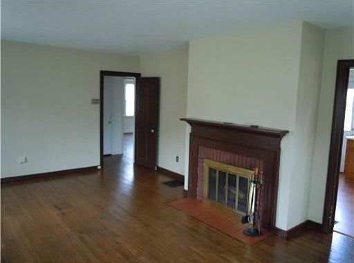 3rd image of 116 College St