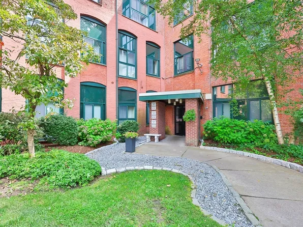 150 Rumford Ave APT 414, Mansfield, MA 02048