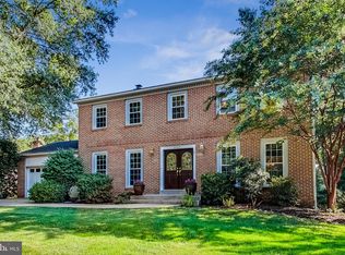 9085 Wexford Dr, Vienna, VA 22182