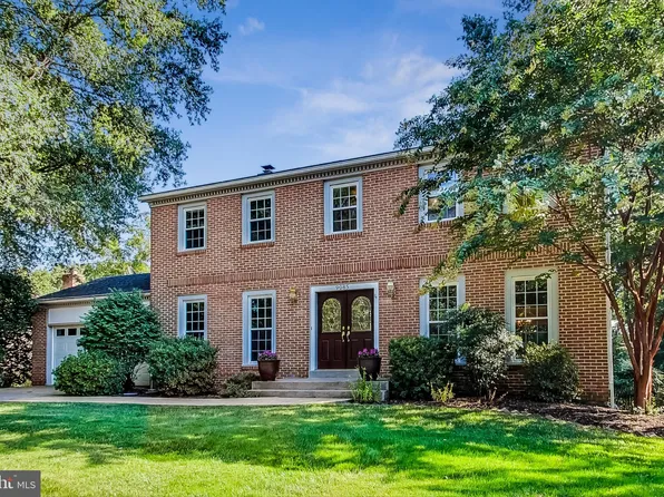 9085 Wexford Dr, Vienna, VA 22182