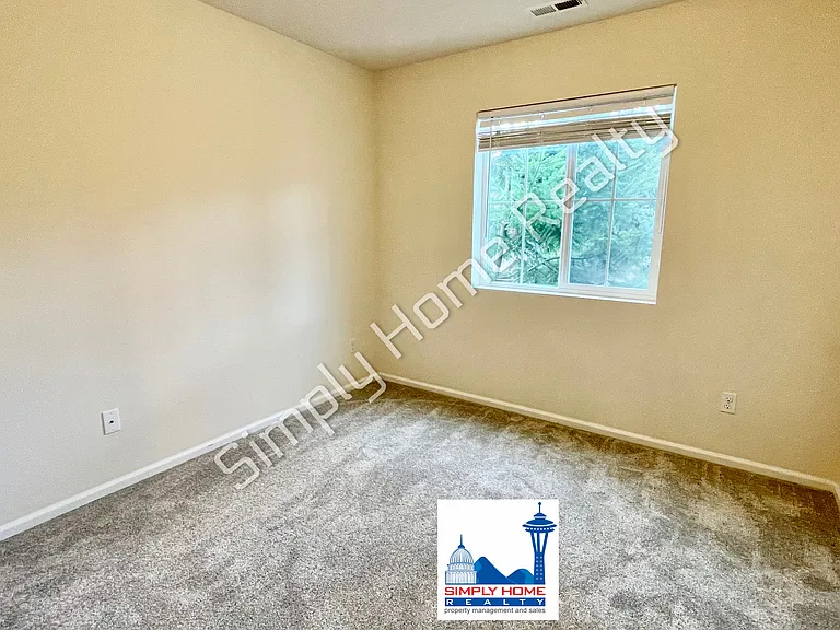 3696 London Loop NE — Photo 18