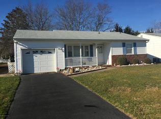 8 Bolingbroke Dr, Toms River, NJ 08757